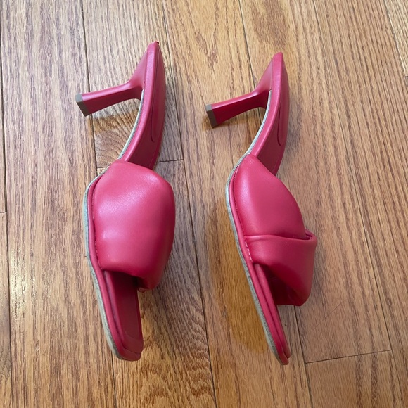 A New Day Red Heeled Shoes with Modern Design - Picture 5 of 6